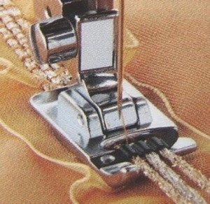 Лапка Brother для вшивания 3-х шнуров (арт. F024N)